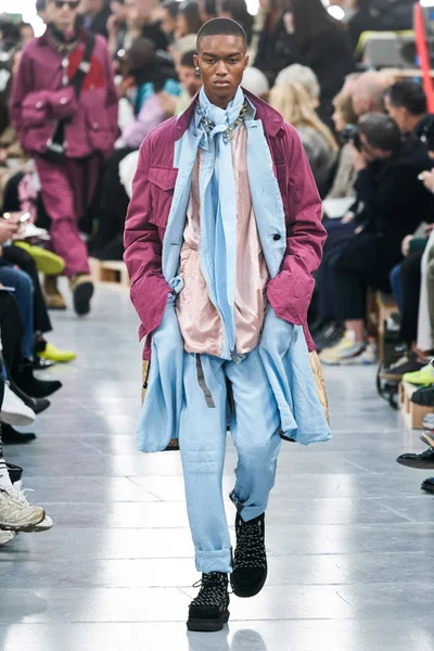 Look 16